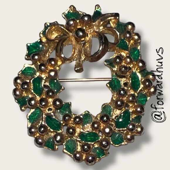 Bundle Sale 3 for $15 | Gold Tone Christmas Wreath Brooch - Picture 1 of 6